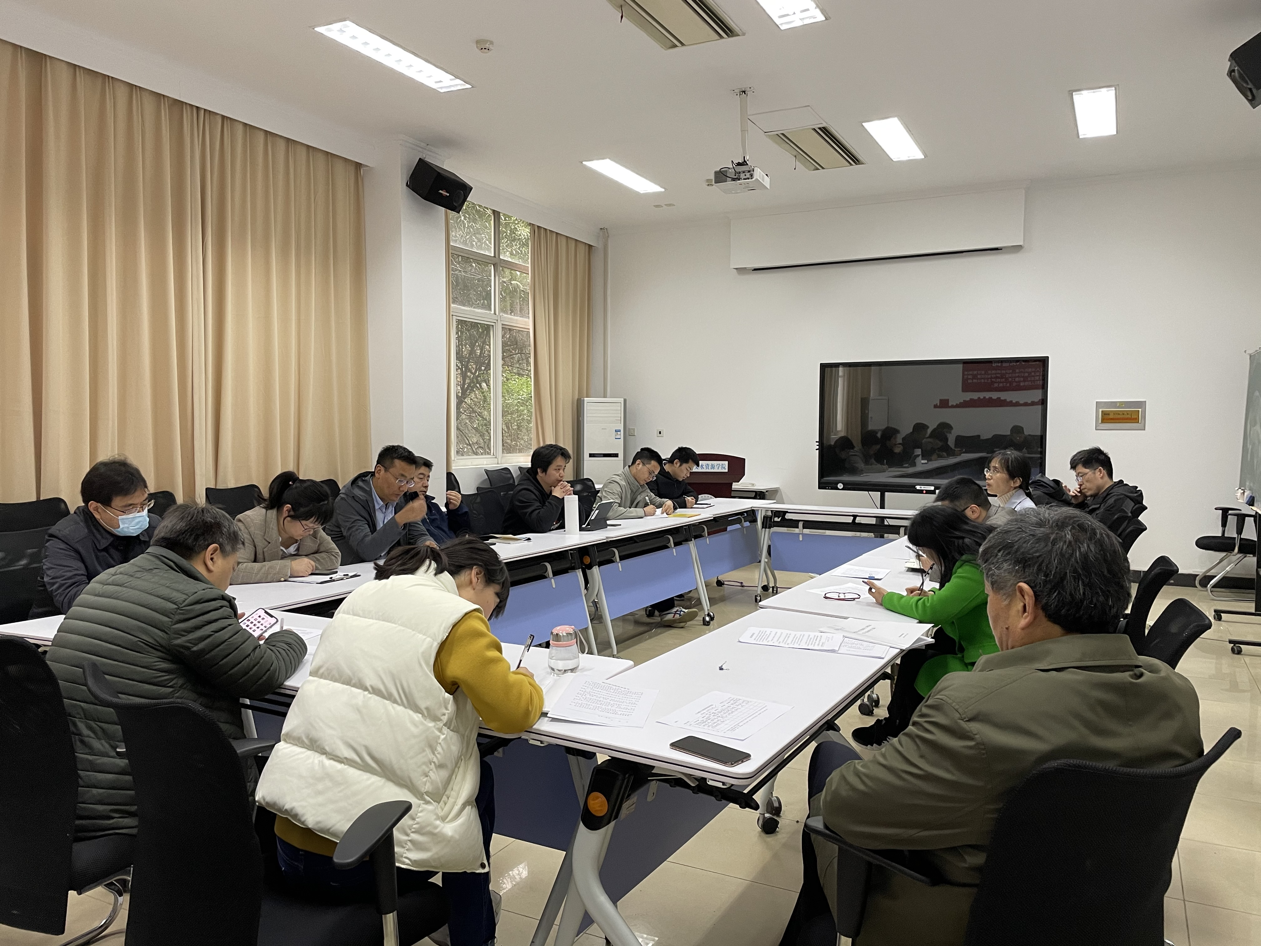 砥砺初心使命，汲取奋进力量——18禁动漫
2020级水文一班、水文三班硕士生党支部开展主题党日活动