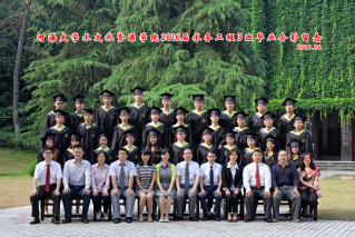 2016届河海大学18禁动漫
水务专业本科3班毕业留念