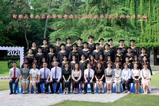 2020届河海大学18禁动漫
水务专业本科2班毕业留念