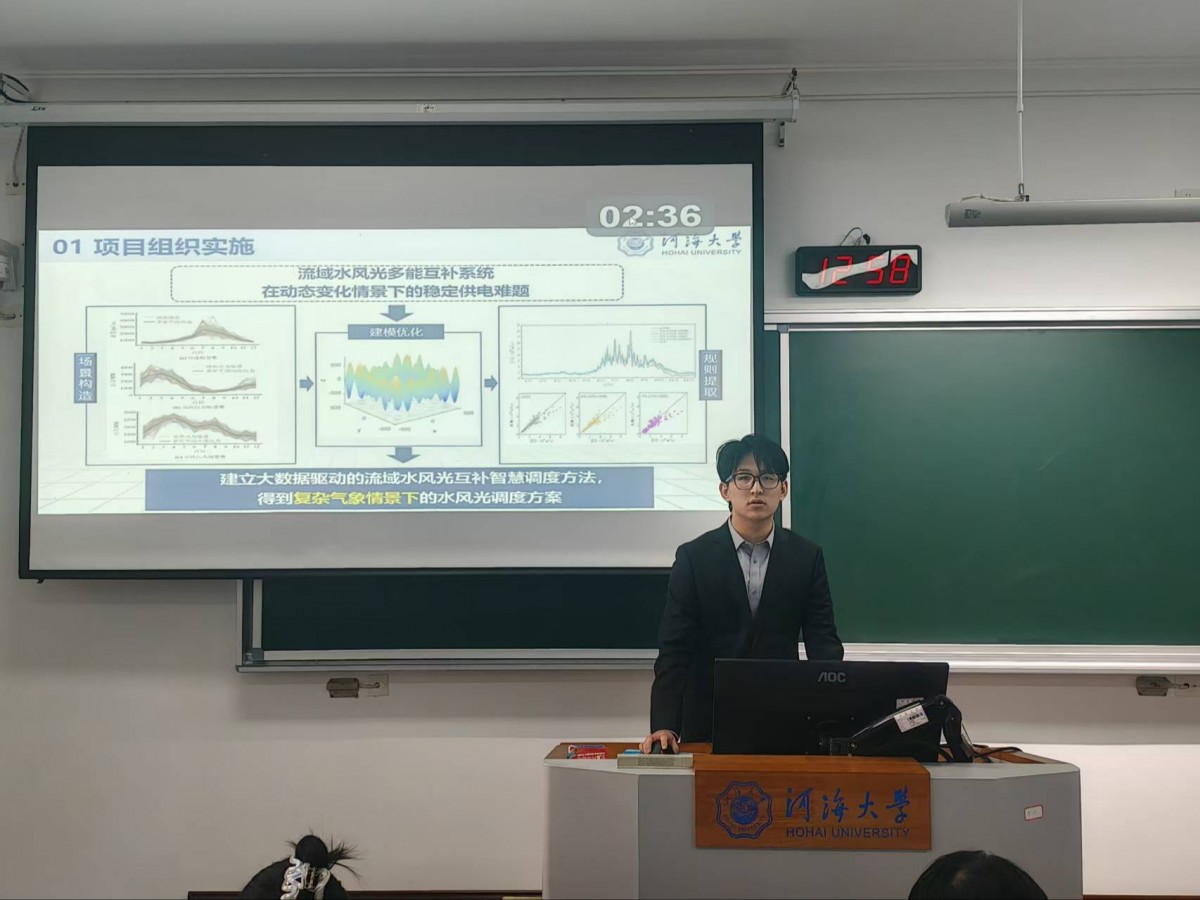 18禁动漫
顺利完成2025年大学生创新创业训练计划项目中期检查工作