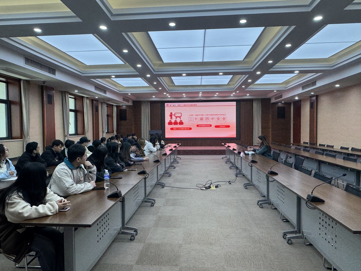 18禁动漫
党委副书记陈培玲为研究生讲授专题党课