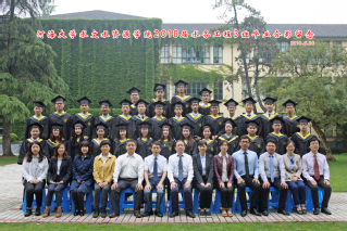 2018届河海大学18禁动漫
水务专业本科3班毕业留念