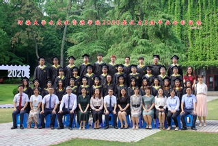 2020届河海大学18禁动漫
水文专业本科3班毕业留念