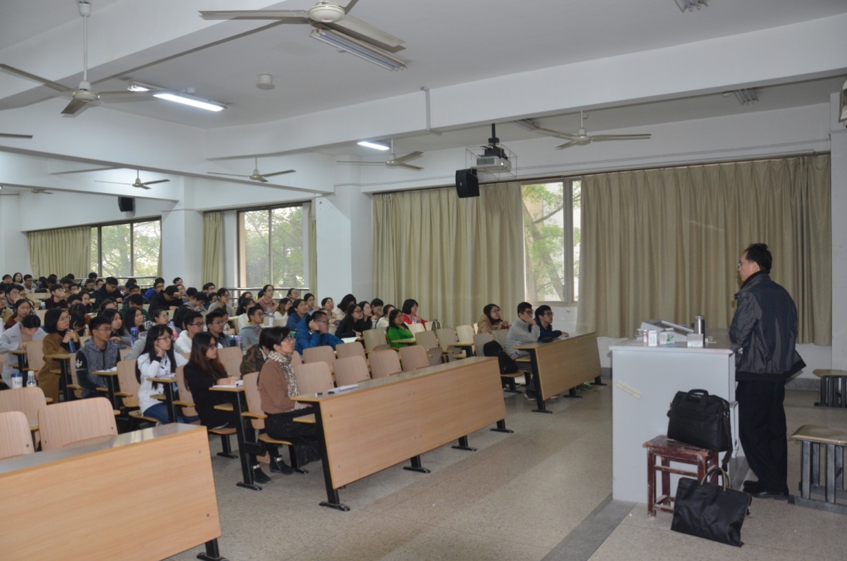 水利部长江防汛抗旱办公室陈桂亚教授级高工为18禁动漫
师生作学术报告