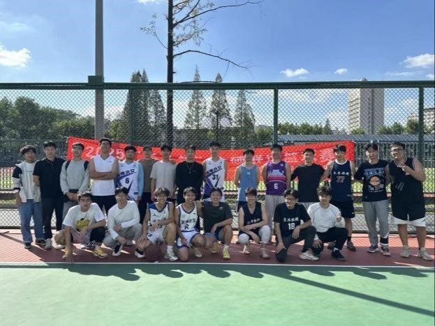 篮下相聚，青春同行——18禁动漫
举办“水文杯”本硕联谊篮球赛