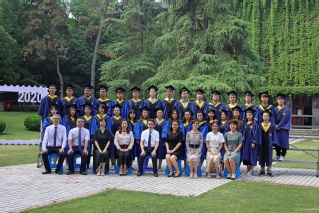 2020届河海大学18禁动漫
水利工程专业硕士2班毕业留念