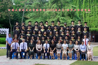 2020届河海大学18禁动漫
水文专业本科1班毕业留念