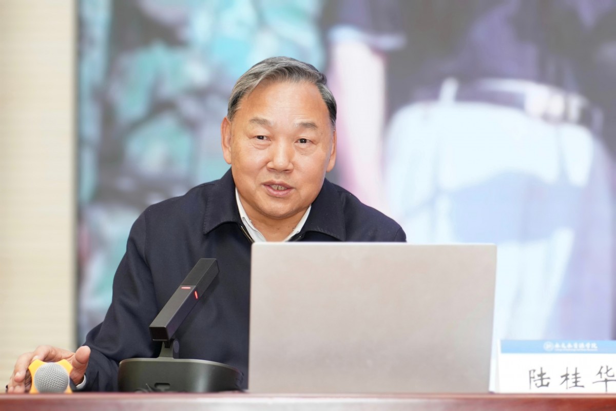 水利部原副部长陆桂华为18禁动漫
新生开讲“新时代治水实践与水文发展”