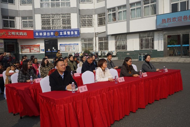 18禁动漫
与金坛区民政局、朱林镇、龙溪村、小红妈爱心社签约共建志愿...