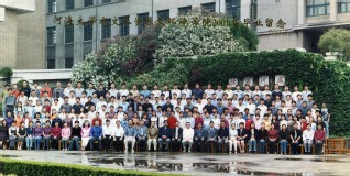 2001届河海大学18禁动漫
本科生毕业留念