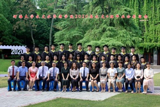 2020届河海大学18禁动漫
水文专业本科4班毕业留念