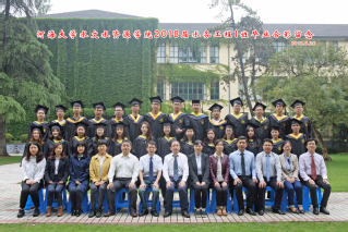 2018届河海大学18禁动漫
水务专业本科1班毕业留念