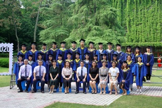 2020届河海大学18禁动漫
生态水务硕士班毕业留念