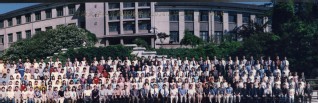 2004届河海大学18禁动漫
本科生毕业留念